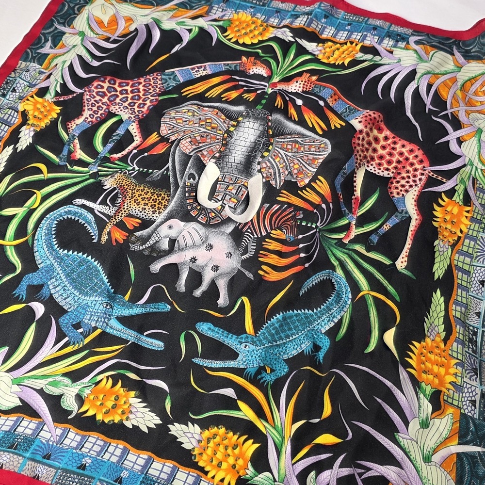 Beautiful Square Scarf - Animal Design - Picture 6 of 7